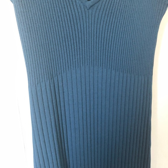 Babaton ribbed knit midi V-neck dress - Picture 4 of 12
